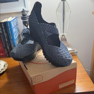 bernie mev. Women's Wedges in Black